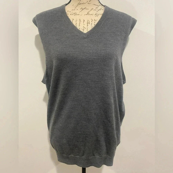 Jos. A. Bank Traveler Merino Wool Vest Sweater 100% Merino Wool size LARGE Gray - Picture 7 of 7